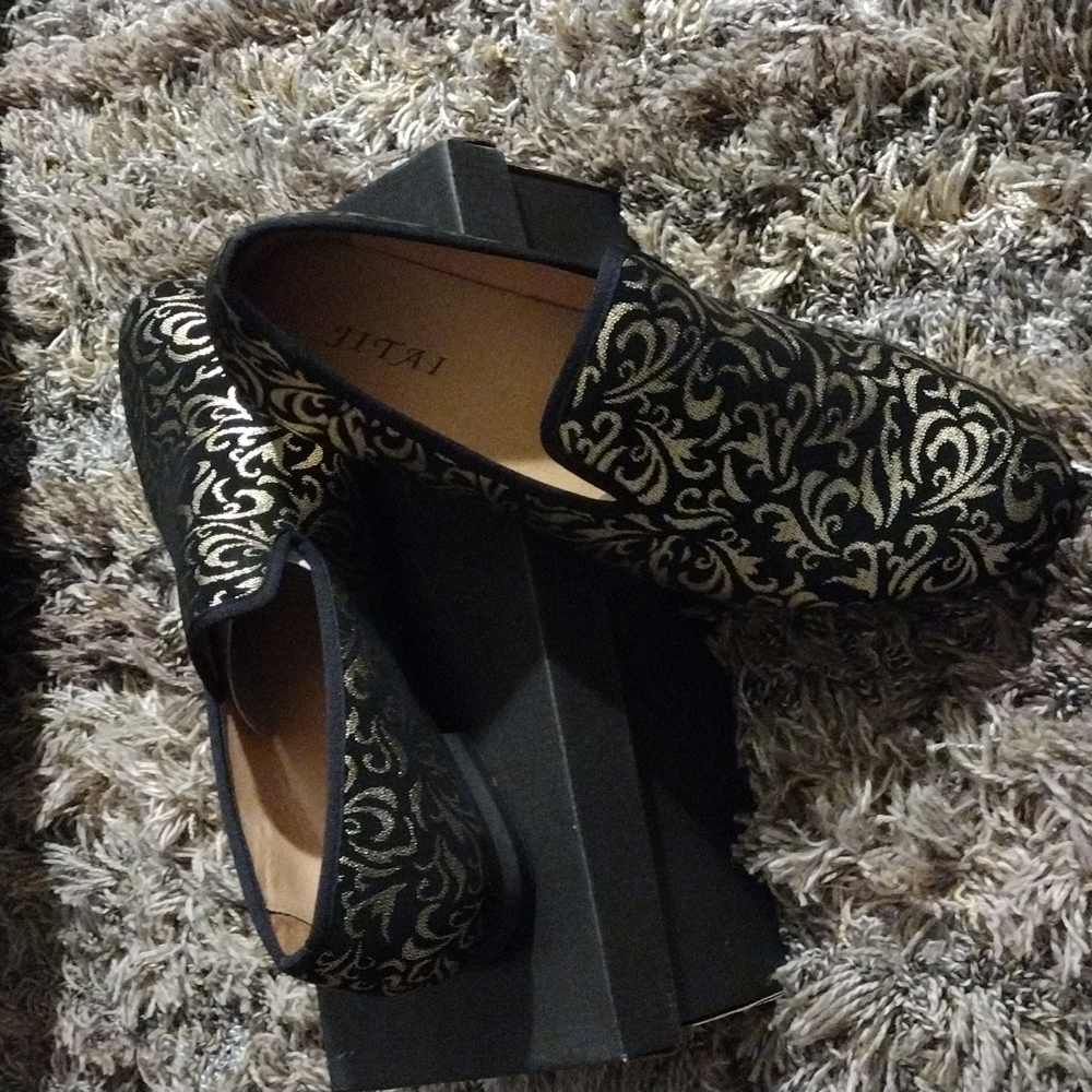 Jitia men's black and gold  slip on dress shoes. Size 12' - Picture 3 of 8